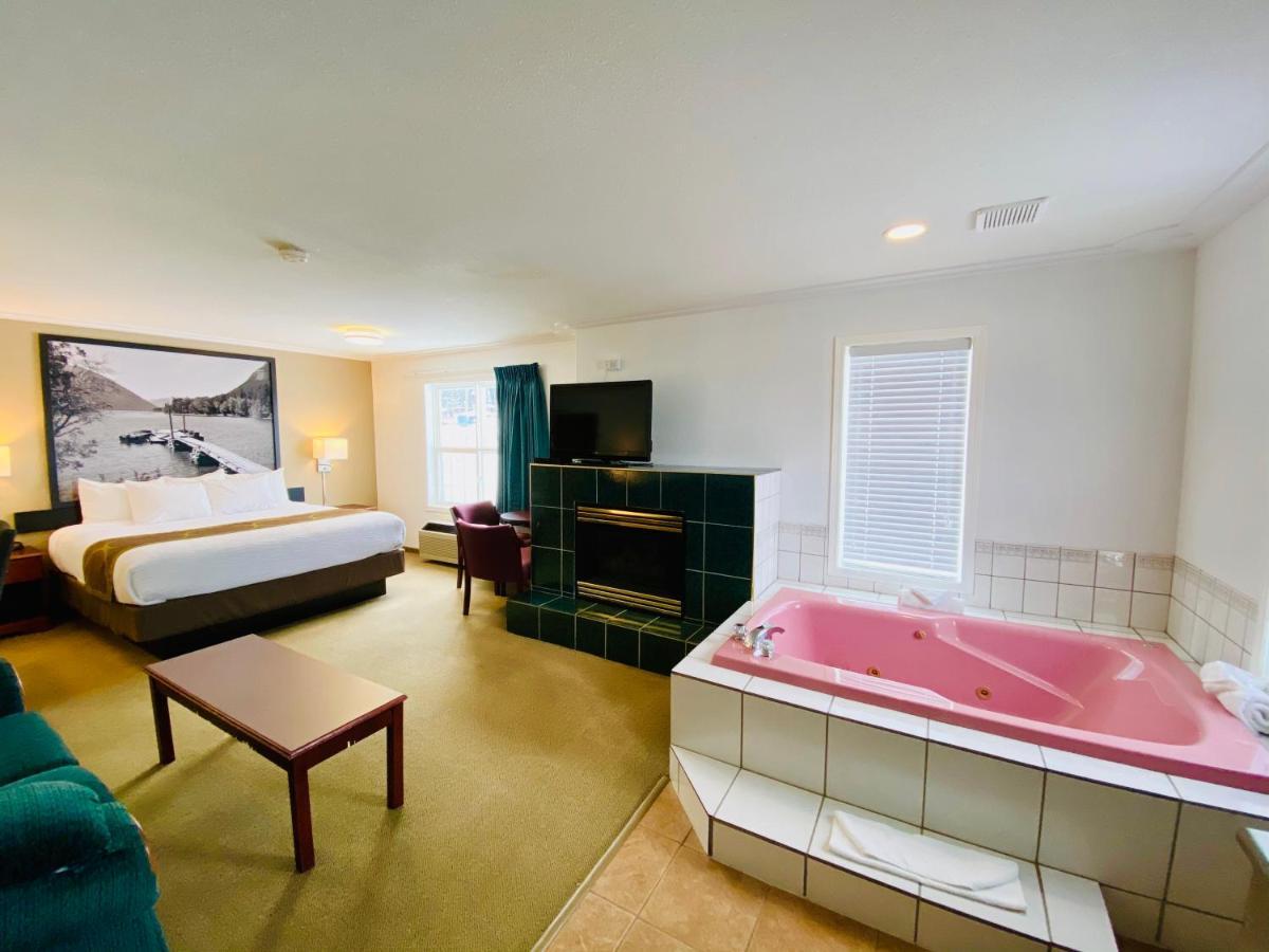Hotel Super 8 By Wyndham 100 Mile House Extérieur photo