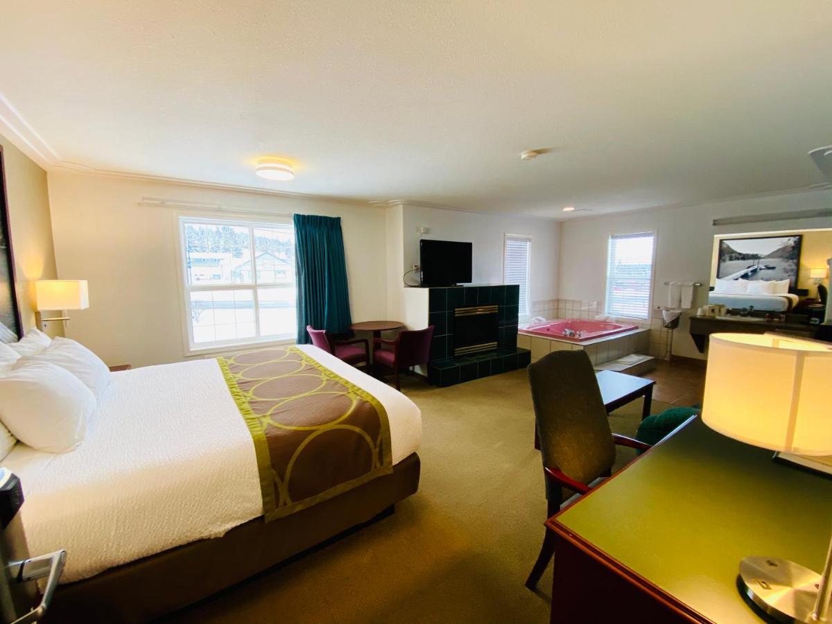 Hotel Super 8 By Wyndham 100 Mile House Extérieur photo