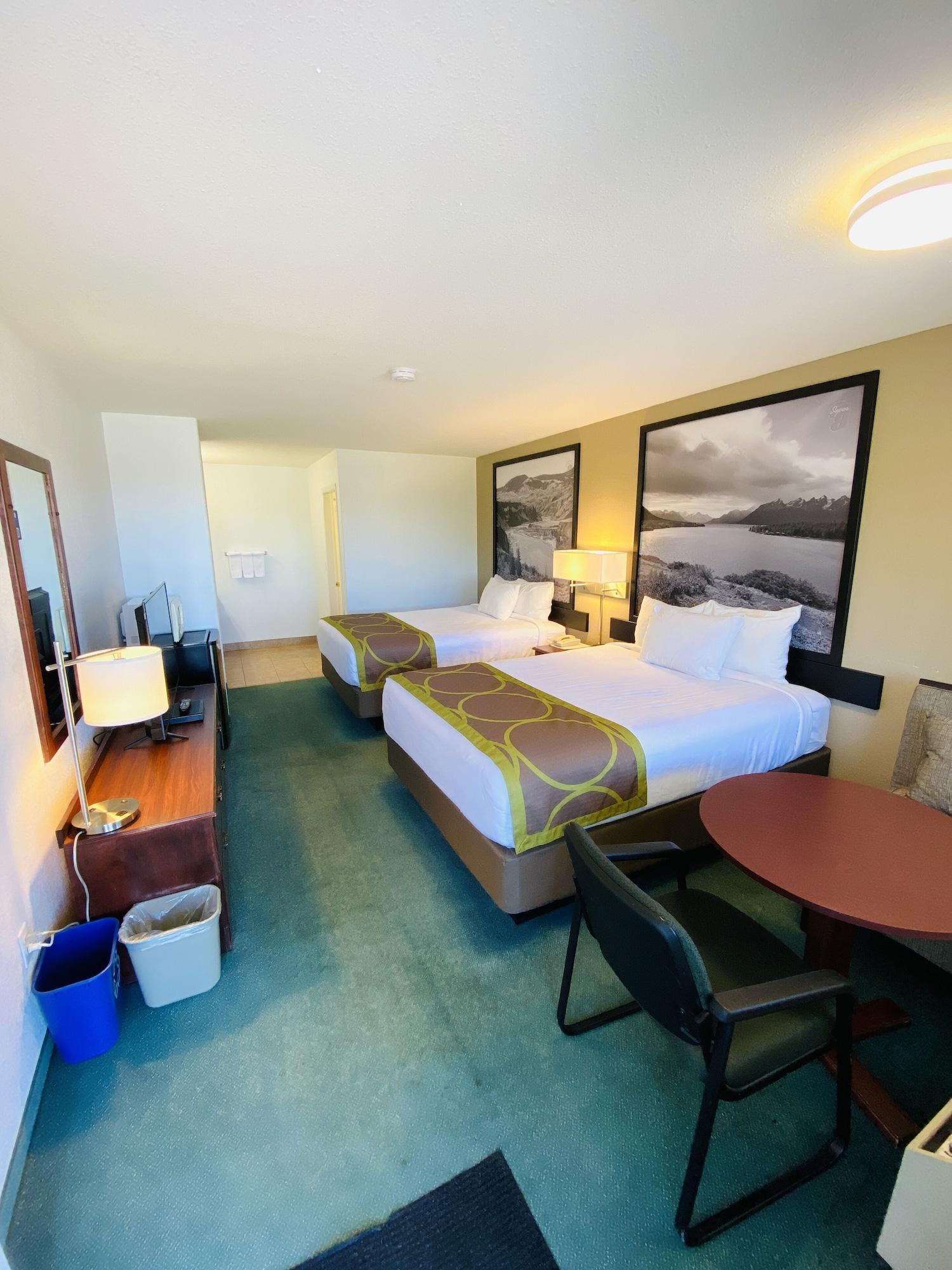 Hotel Super 8 By Wyndham 100 Mile House Extérieur photo
