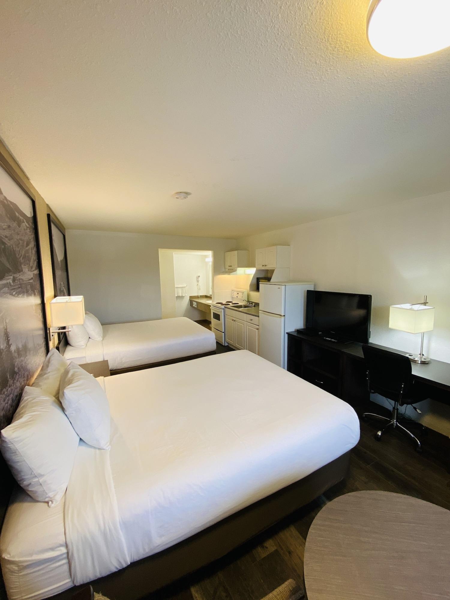 Hotel Super 8 By Wyndham 100 Mile House Extérieur photo