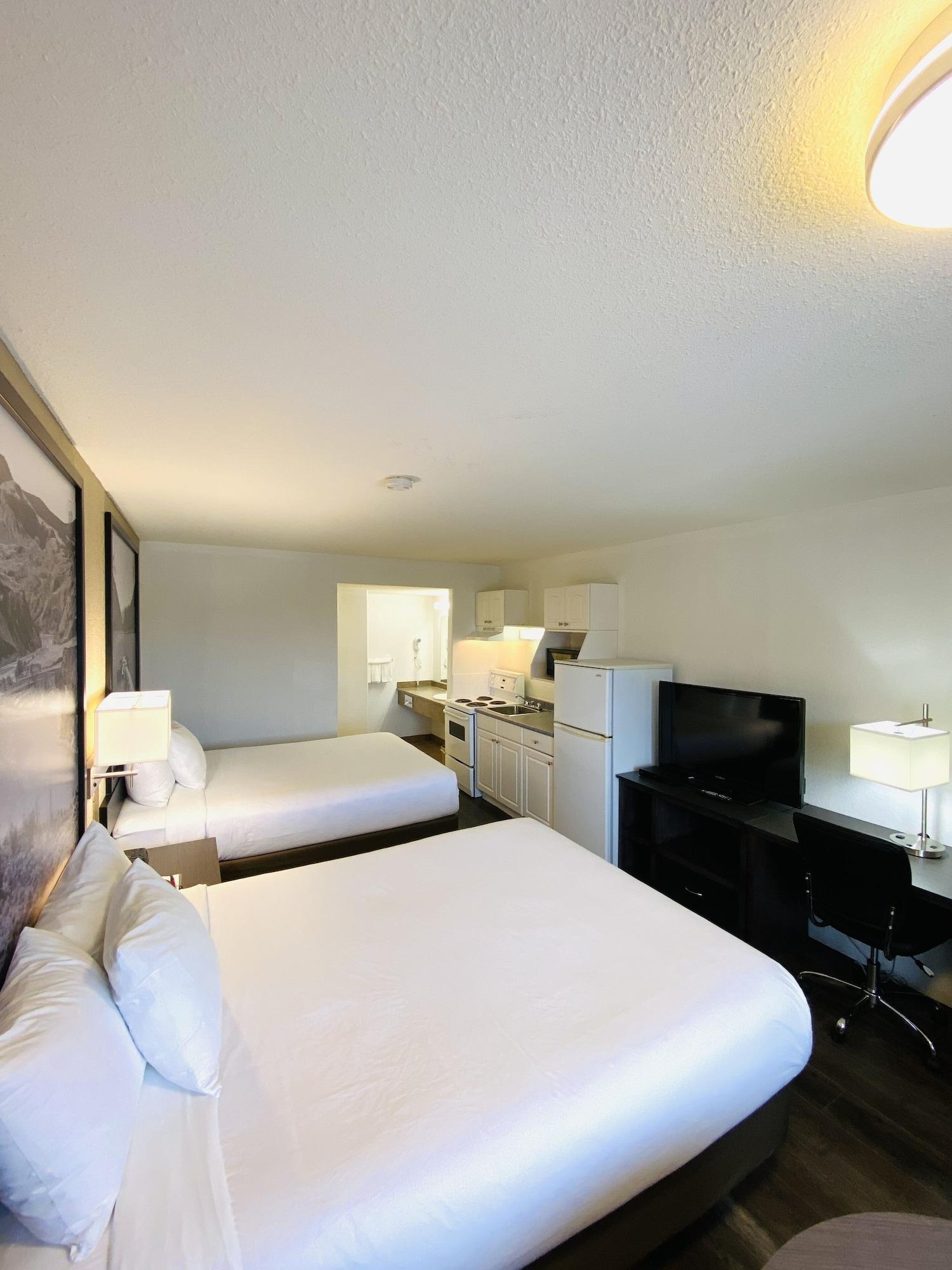 Hotel Super 8 By Wyndham 100 Mile House Extérieur photo