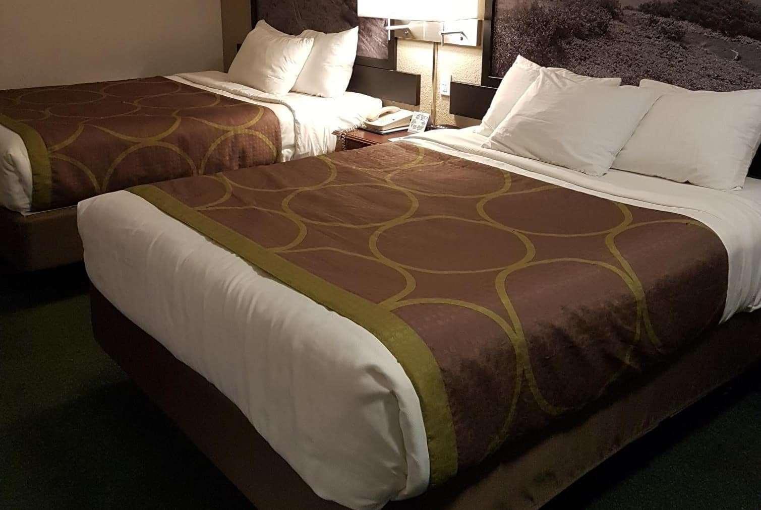 Hotel Super 8 By Wyndham 100 Mile House Extérieur photo