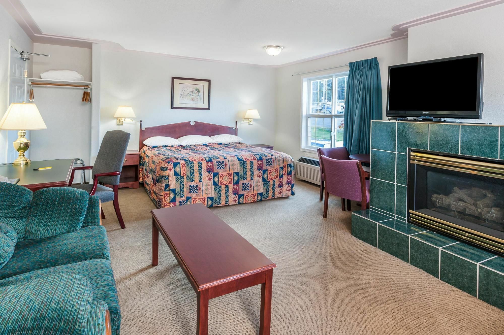 Hotel Super 8 By Wyndham 100 Mile House Extérieur photo