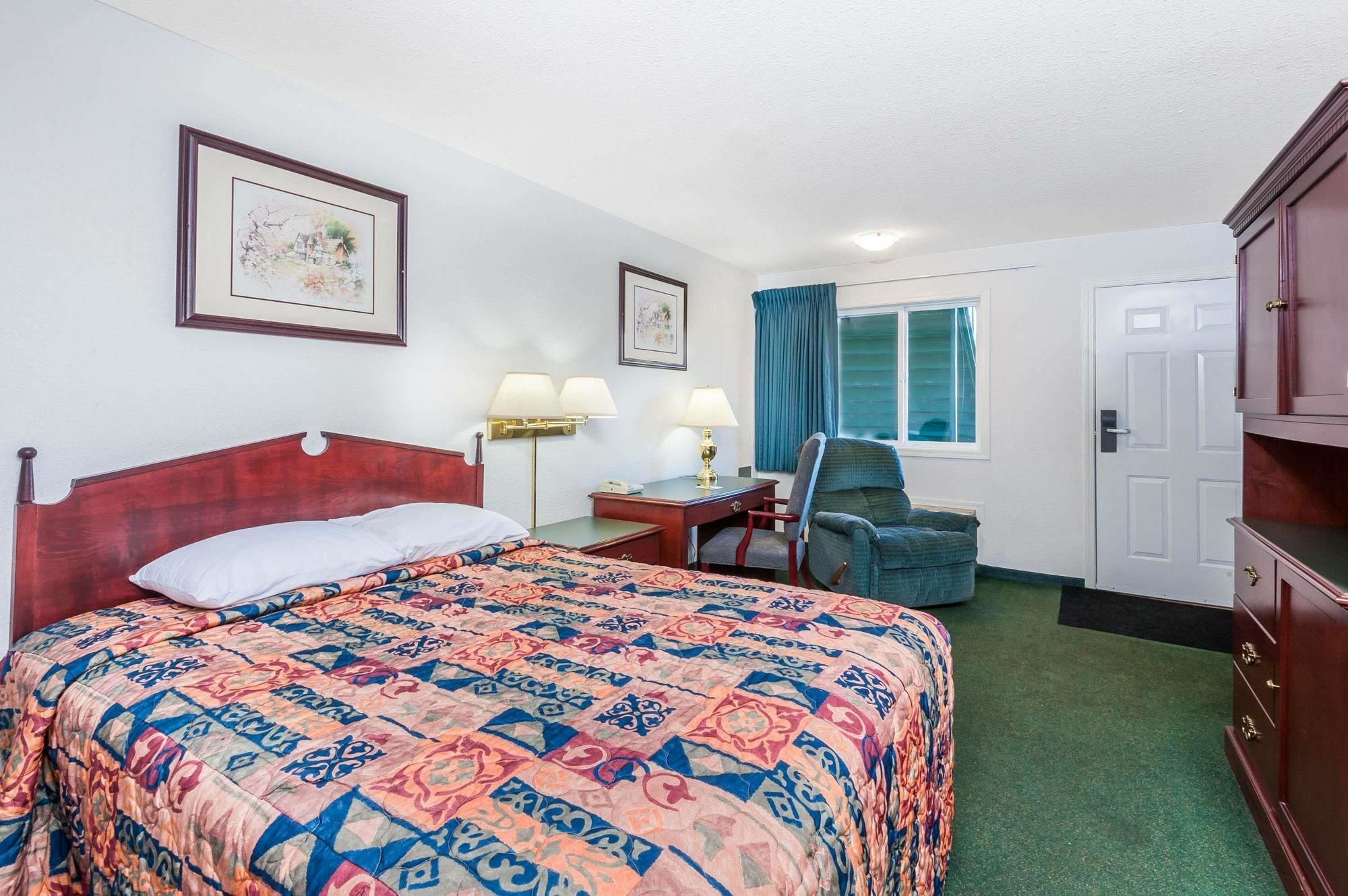Hotel Super 8 By Wyndham 100 Mile House Extérieur photo